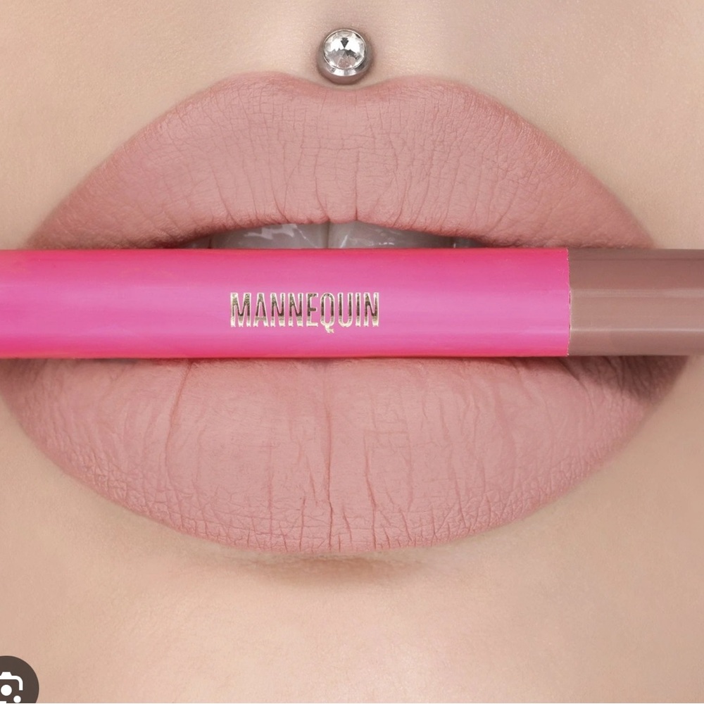 Mannequin Jeffree Star velour lip liner